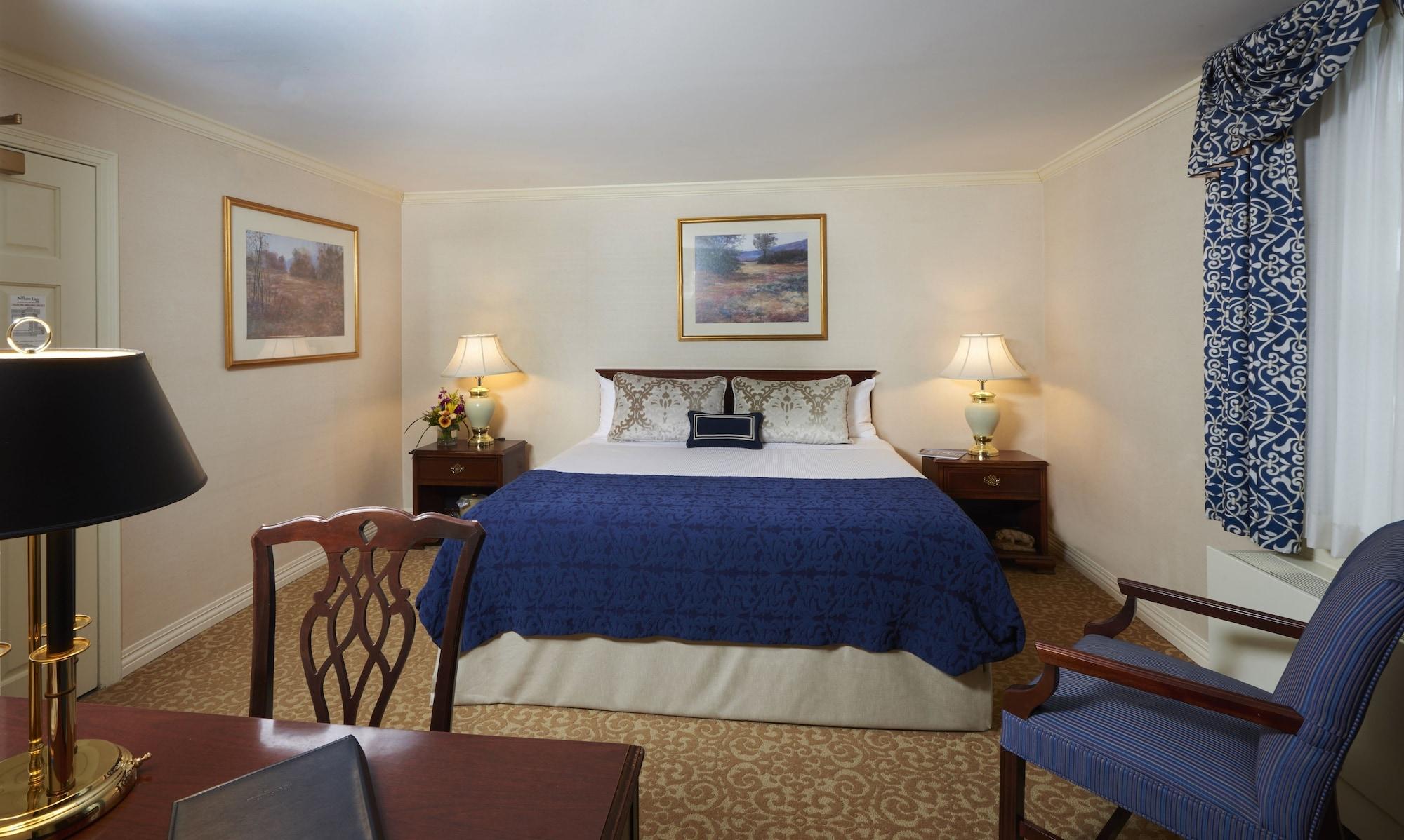 Nittany Lion Hotel 4*