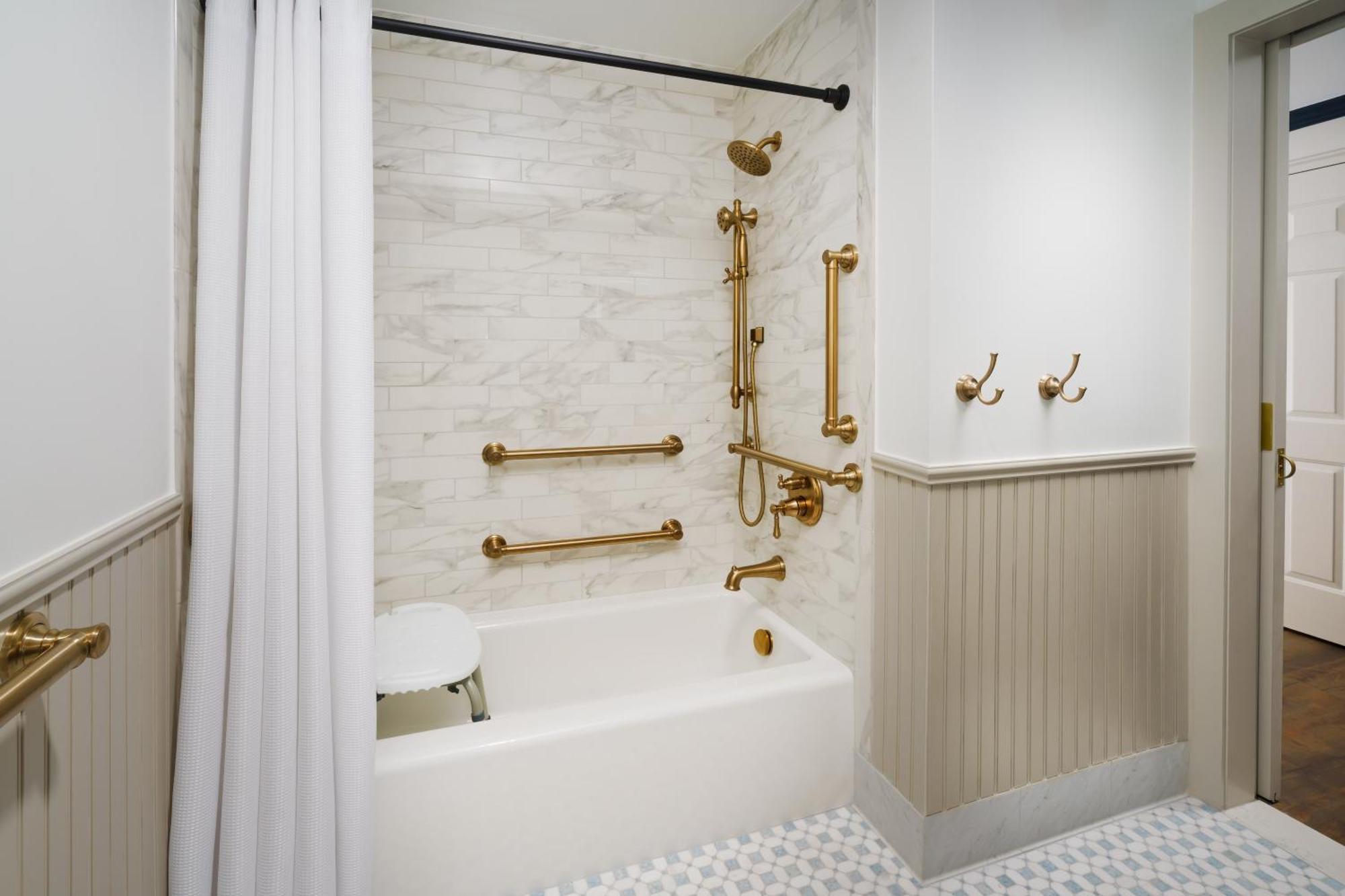 Nittany Lion Hotel 4*